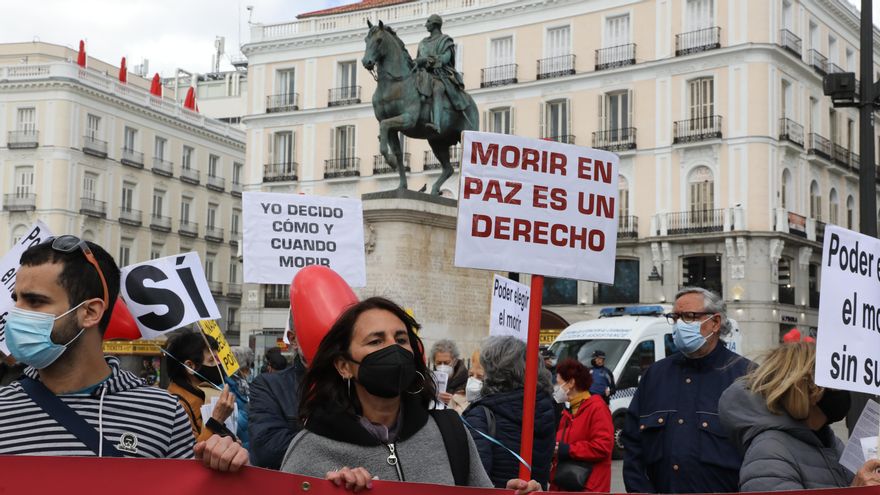 Concentración de Derecho a Morir Dignamente en la Puerta del Sol, en Madrid.