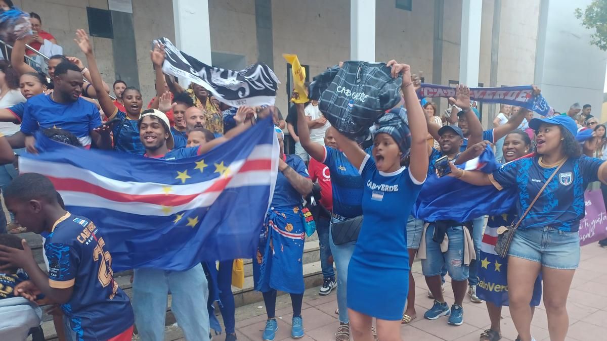 "Empatamos, pero es como si ganásemos el Mundial": Burela celebra el primer España - Cabo Verde de la historia