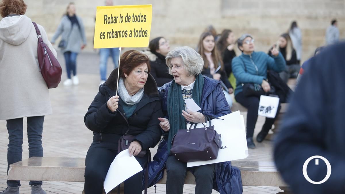 Concentración para denunciar el incumplimiento del Gobierno en la recuperación de los bienes inmatriculados por la Iglesia católica