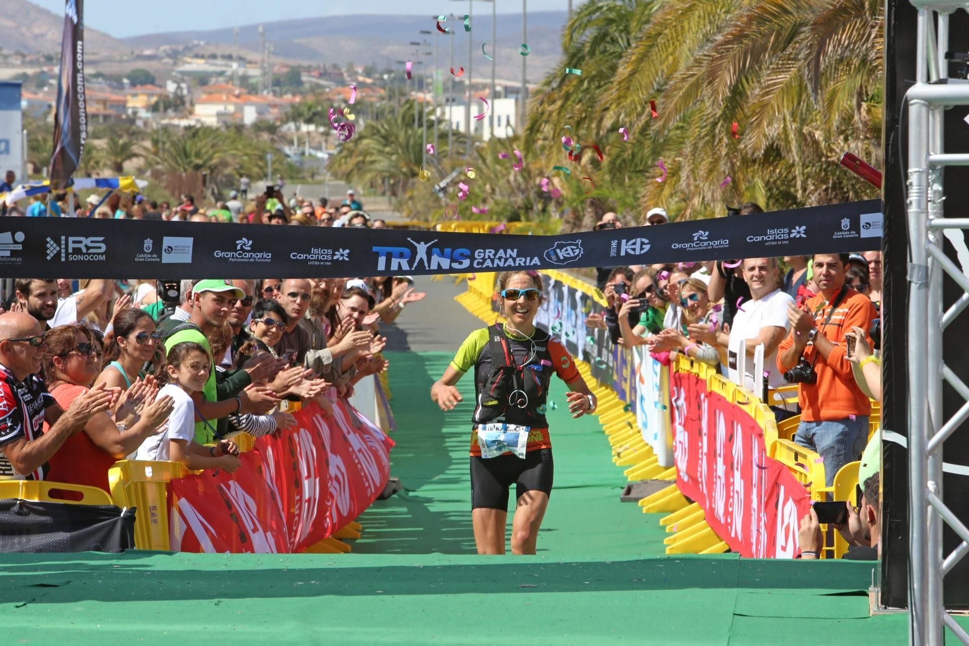 La campeona de la prueba reina de la Transgrancanaria 2016, Caroline Chaverot, llegando a meta. (Alejandro Ramos).