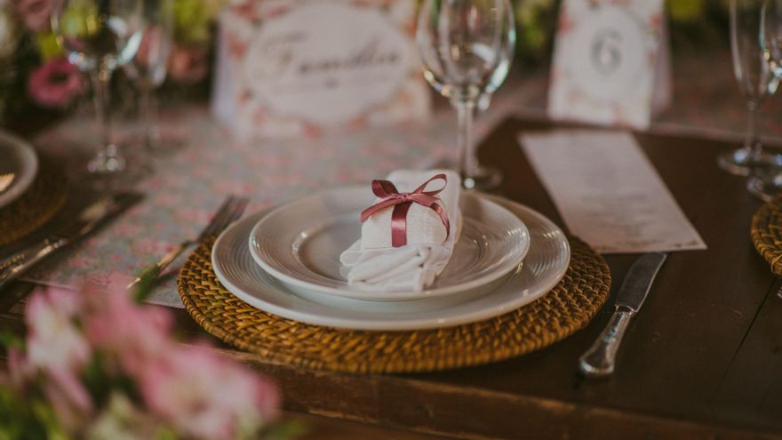 Más de 40 personas intoxicadas por salmonela tras consumir el menú de una boda en Benalmádena, en Málaga