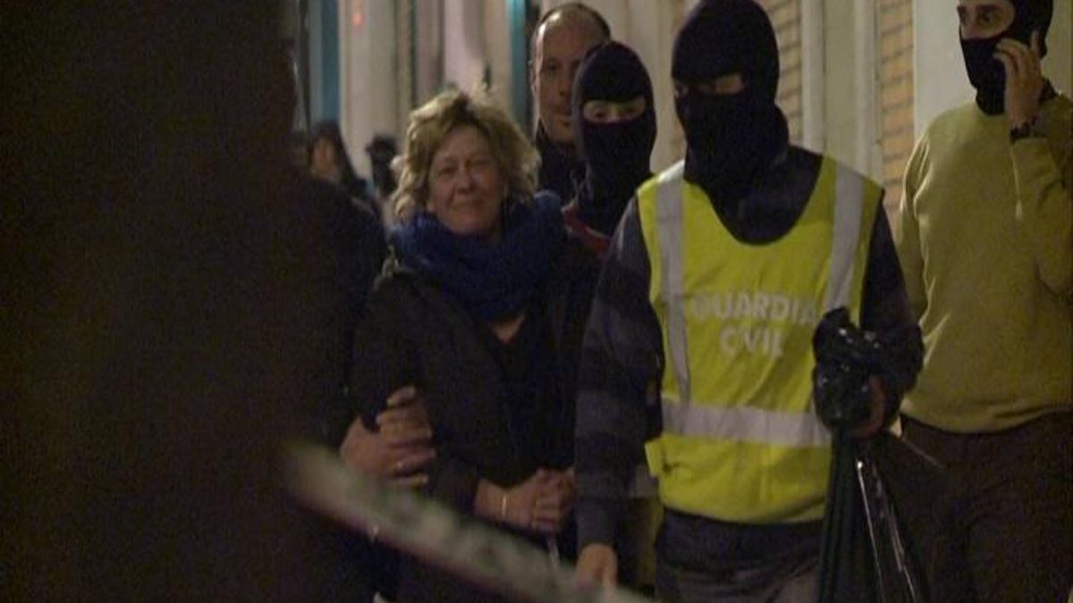 El juez envía a prisión a los ocho interlocutores del EPPK