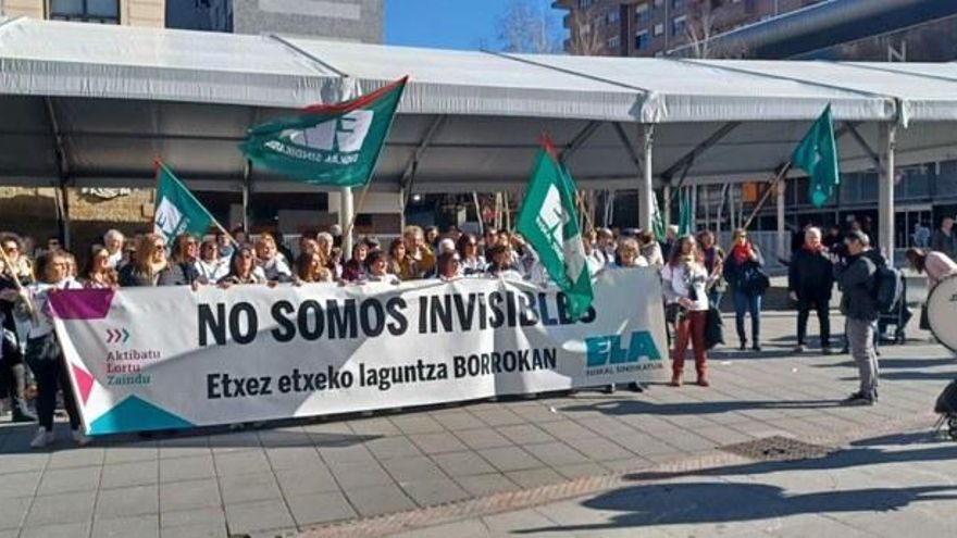 Concentración de ELA ante el Ayuntamiento de Galdakao.