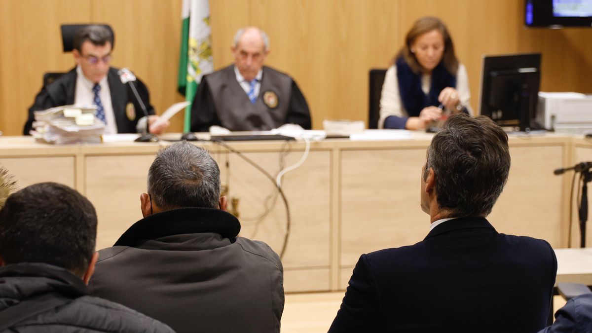 El Cid, junto a los cinco hombres que fueron a la casa del empresario