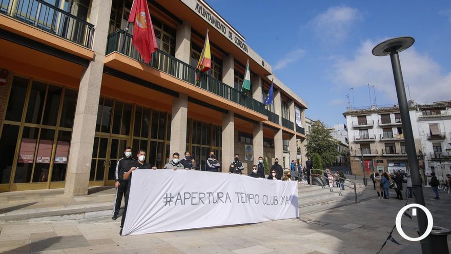 Los trabajadores de Tempo piden su reapertura ante el Ayuntamiento de Córdoba