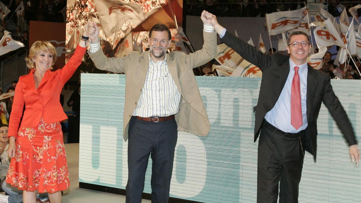 Esperanza Aguirre, Mariano Rajoy Alberto Ruiz Gallardón en el cierre de campaña del Palacio de los Deportes en 2007