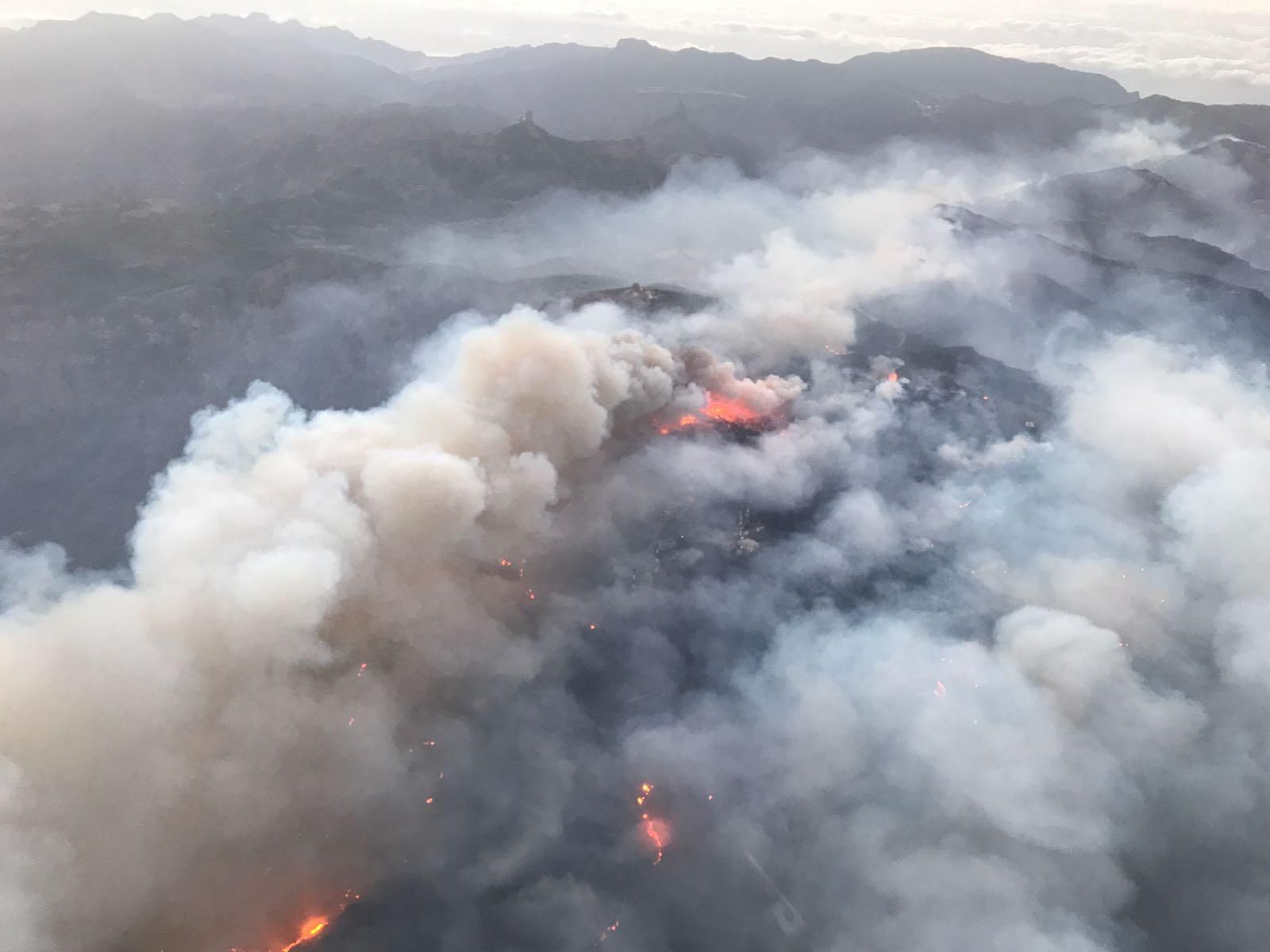 Incendio de Gran Canaria desde el helicóptero de la Guardia Civil