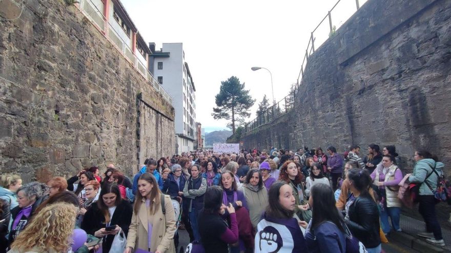 8M asturiano de 2023 en Mieres.