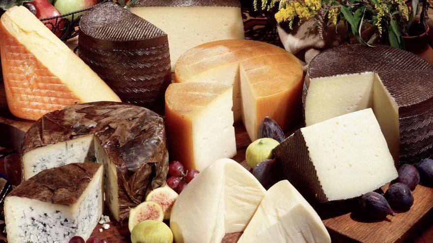 De la Torta del Casar al Majorero: una ruta por los quesos de España probando sus 26 DOP