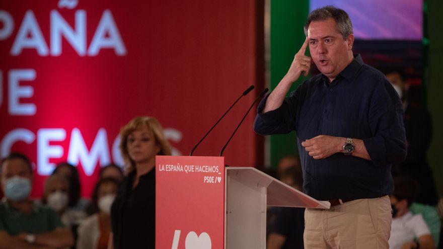 El candidato socialista a la Presidencia de la Junta, Juan Espadas,  durante su intervención en un acto de partido. En Hotel Barceló Renacimiento, a 17 de julio de 2021 en Sevilla (Andalucía, España).