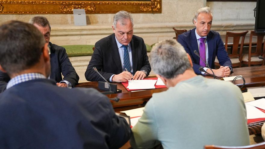 En pausa la privatización de la limpieza en los colegios de Sevilla tras los recursos presentados por las patronales del sector