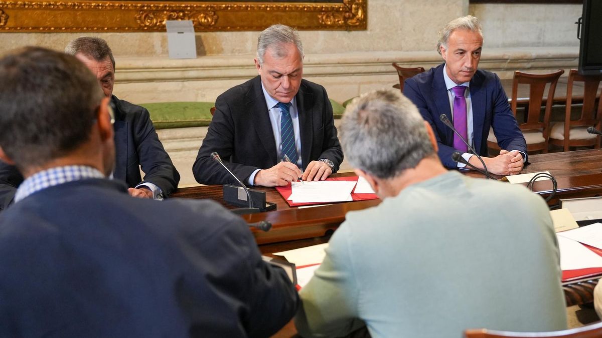 En pausa la privatización de la limpieza en los colegios de Sevilla tras los recursos presentados por las patronales del sector