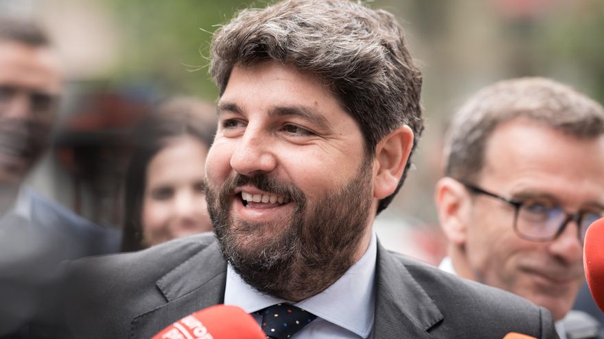 El presidente de la Región de Murcia, Fernando López Miras,  a su llegada a la reunión de la Junta Directiva Nacional del Partido Popular (PP) en la sede de calle Génova, a 19 de mayo de 2025, en Madrid (España).