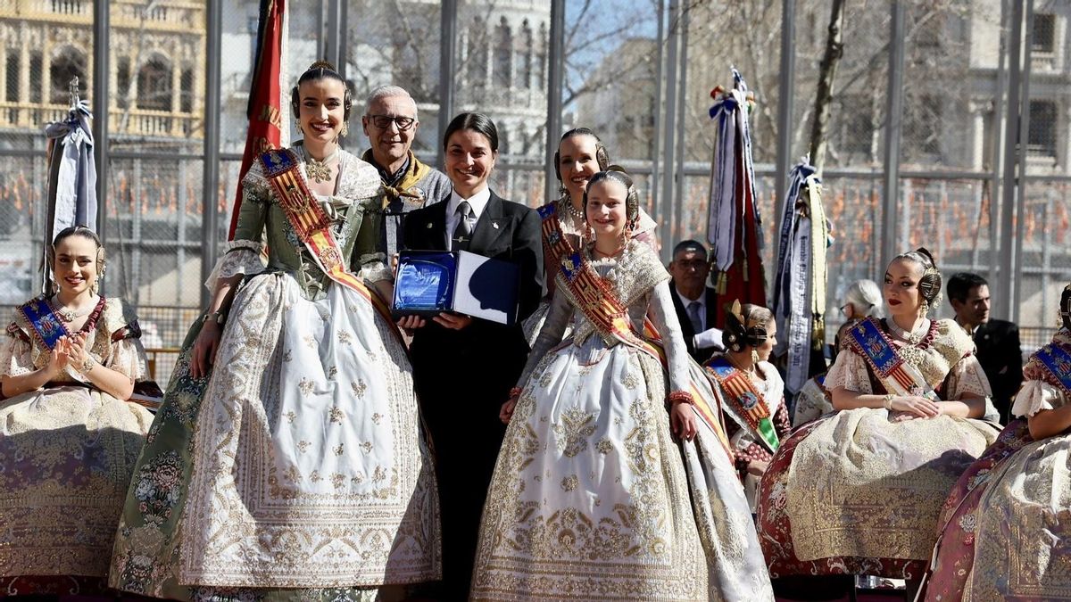 “Chiqueta”, “nosatres”, “finalisa”: València difon documents de Falles en valencià amb faltes d’ortografia