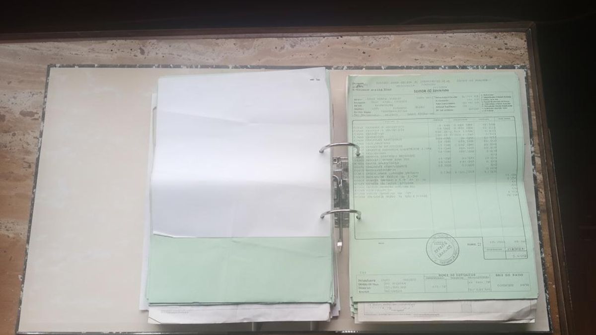 La vida laboral de un minero lacianiego en un archivador