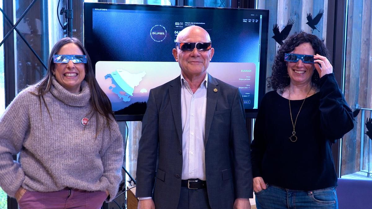 Naiara Barrado Izagirre, el consejero Pérez Iglesias y Virginia García Pena, en la presentación de esta semana