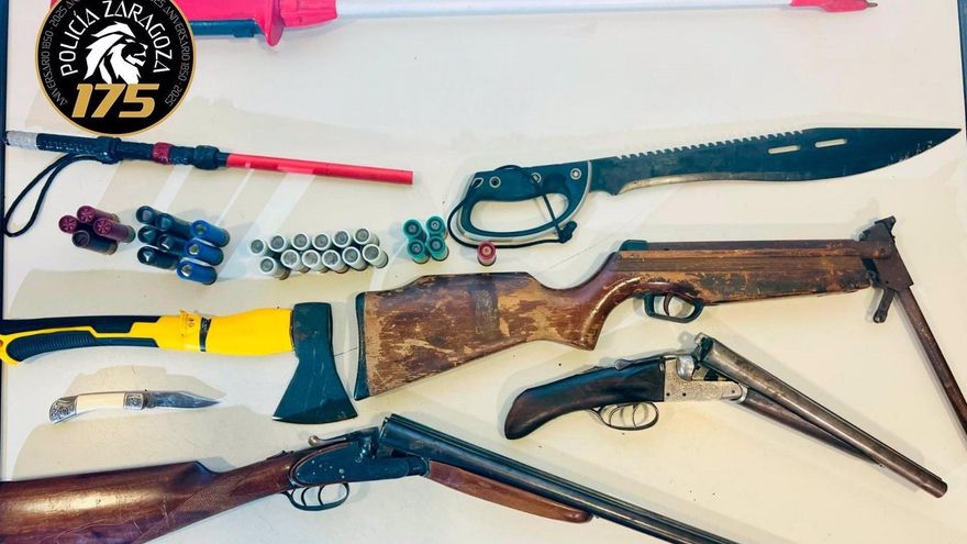 La Policía Local acude en Zaragoza a una denuncia por ruidos y se encuentra en la casa tres escopetas