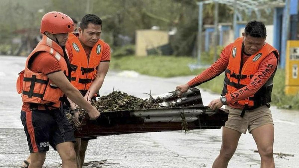 Filipinas evacúa a casi un millón de personas ante la llegada del supertifón Fung-wong
