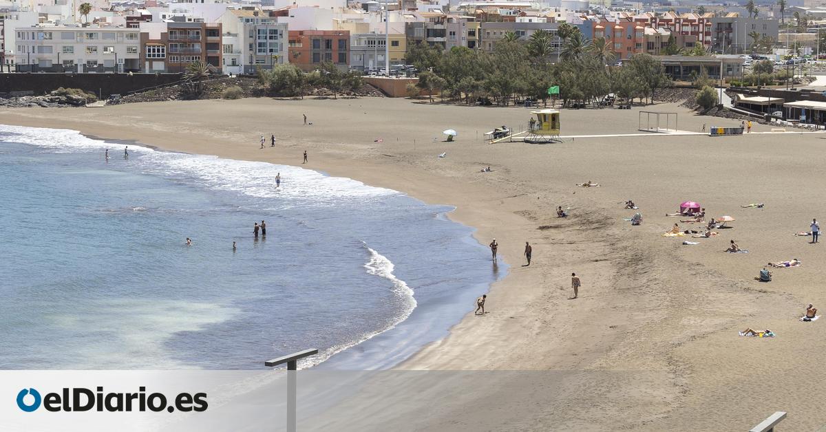 Salud Pública pide cerrar el baño en Melenara tras los intensos olores y la aparición de manchas en el litoral