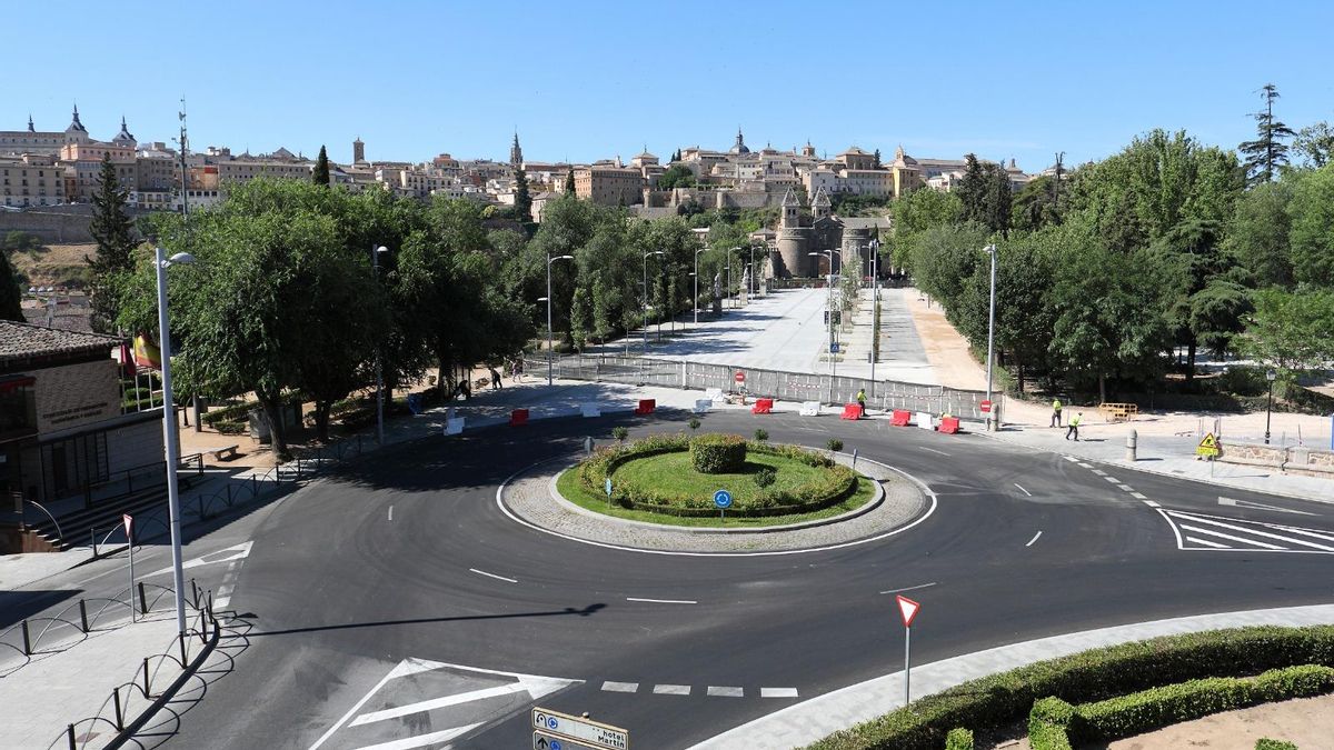 Vista aérea de la remodelación del Parque de la Vega de Toledo, el 19 de junio de 2026. Al fondo la puerta de Bisagra