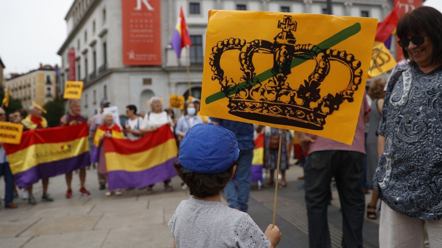 300 personas se manifiestan en Madrid contra la “impunidad” del rey emérito