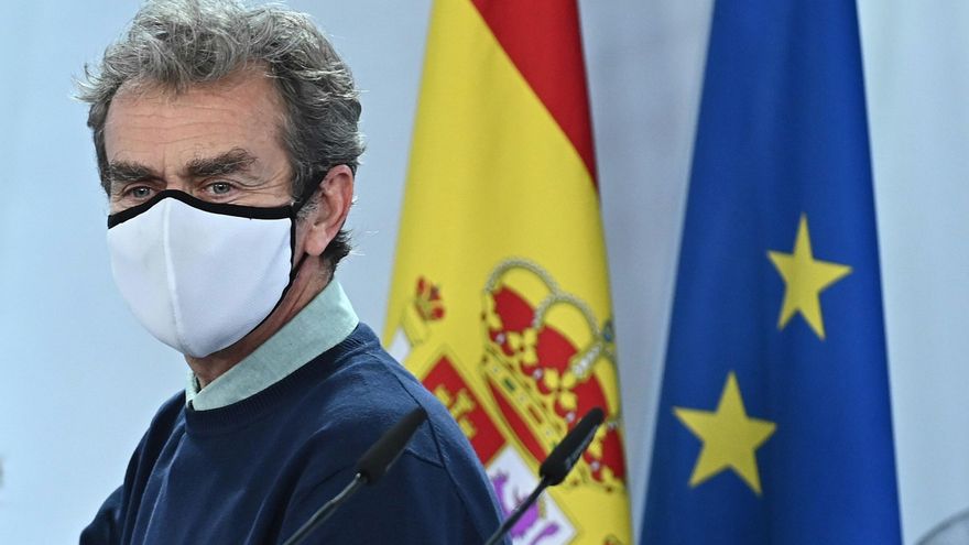 El director del Centro de Alertas y Emergencias Sanitarias, Fernando Simón, durante la rueda de prensa ofrecida este martes en Moncloa. EFE/Fernando Villar