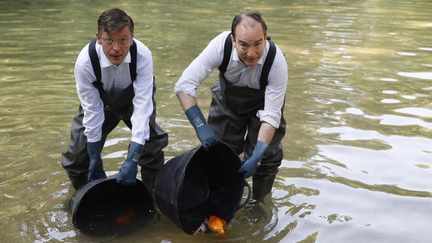 El Ayuntamiento de Madrid retira tortugas e intenta repoblar con tencas el estanque de la Quinta de los Molinos