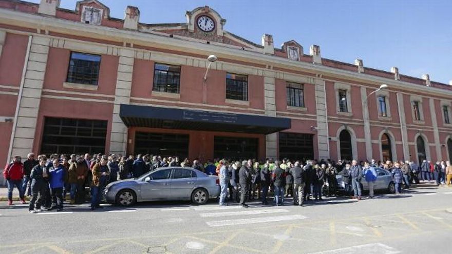 Carlos S. Campillo / ICAL Concentración en León de trabajadores ferroviarios en recuerdo a la maquinista Raquel Delgado Ortega, fallecida en el accidente ocurrido el pasado día 8 en Cataluña.