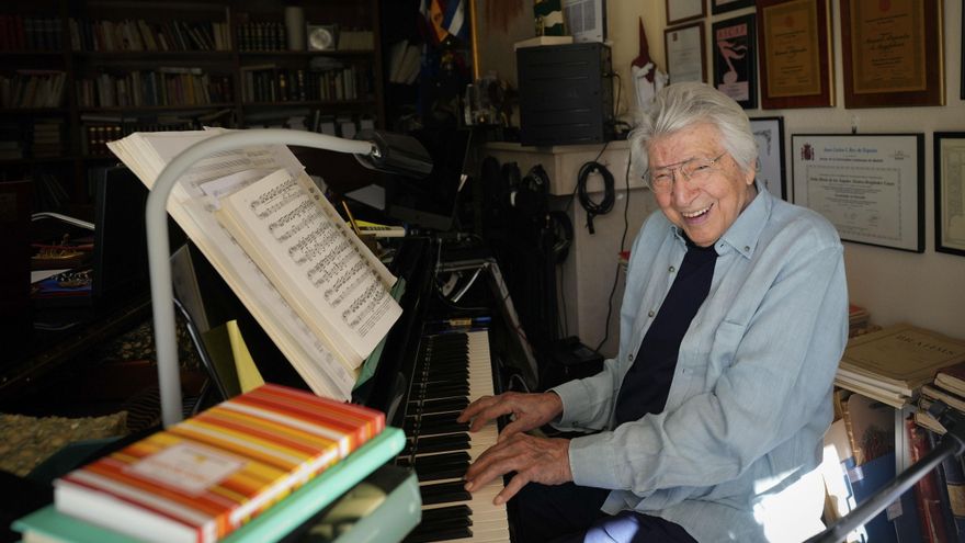 Manuel Alejandro: "Si Dios me da vida, me gustaría hacerle una canción a Pablo Alborán"