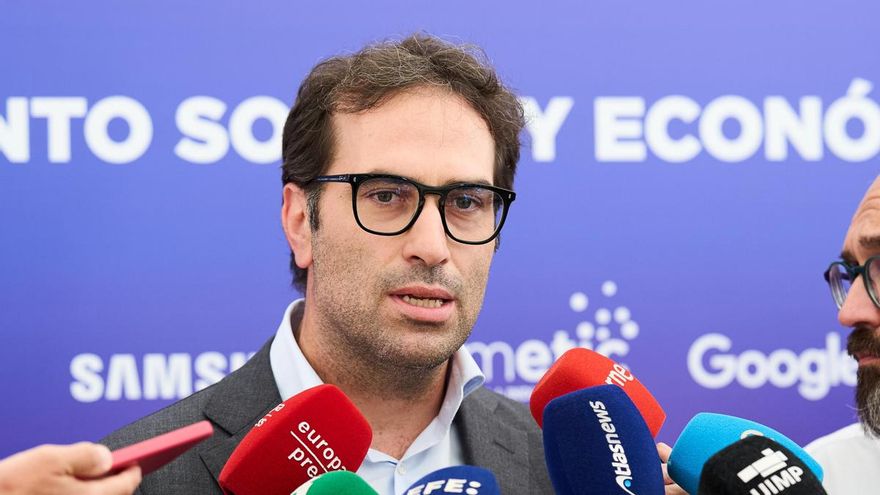 Archivo - El vicepresidente primero y titular de Economía, Carlos Cuerpo.