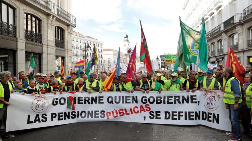 Vista de la manifestación bajo el lema "Gobierne quien gobierne, las pensiones públicas se defienden" celebrada en Sol, Madrid, el pasado 16 de octubre.