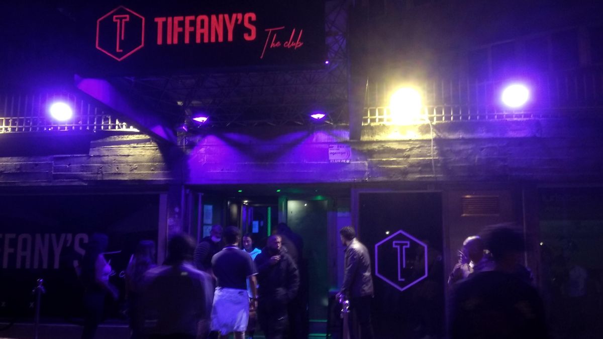 Entrada de la discoteca Tiffany's, en Madrid.