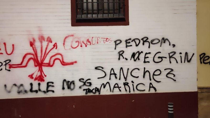 Pintadas en la sede del PSOE-A en Sevilla.