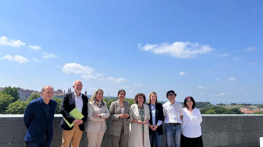 Primera reunión entre el BNG, liderada por Goretti Sanmartín, y el PSdeG, con Mercedes Rosón a la cabeza, para tratar de negociar un gobierno local en Santiago de Compostela.