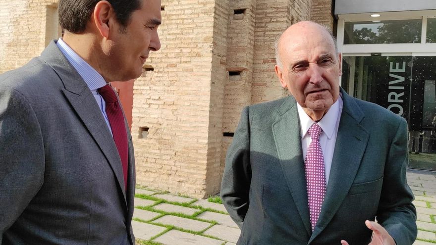 Miquel Roca (dcha.), junto a José Antonio Nieto.