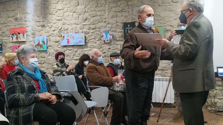 "Cuando nací era tan pequeña que me metieron en una caja de zapatos y me tuvieron encima de la cocina al calorcito"