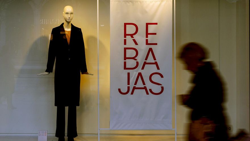 Las rebajas se sobreponen a los descuentos continuos y el sector prevé un 4% más de ventas