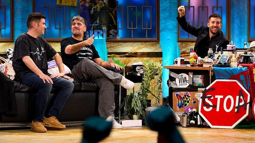 'La Revuelta' sale a la calle con Estopa y corta el centro de Madrid para cerrar su primera temporada en RTVE