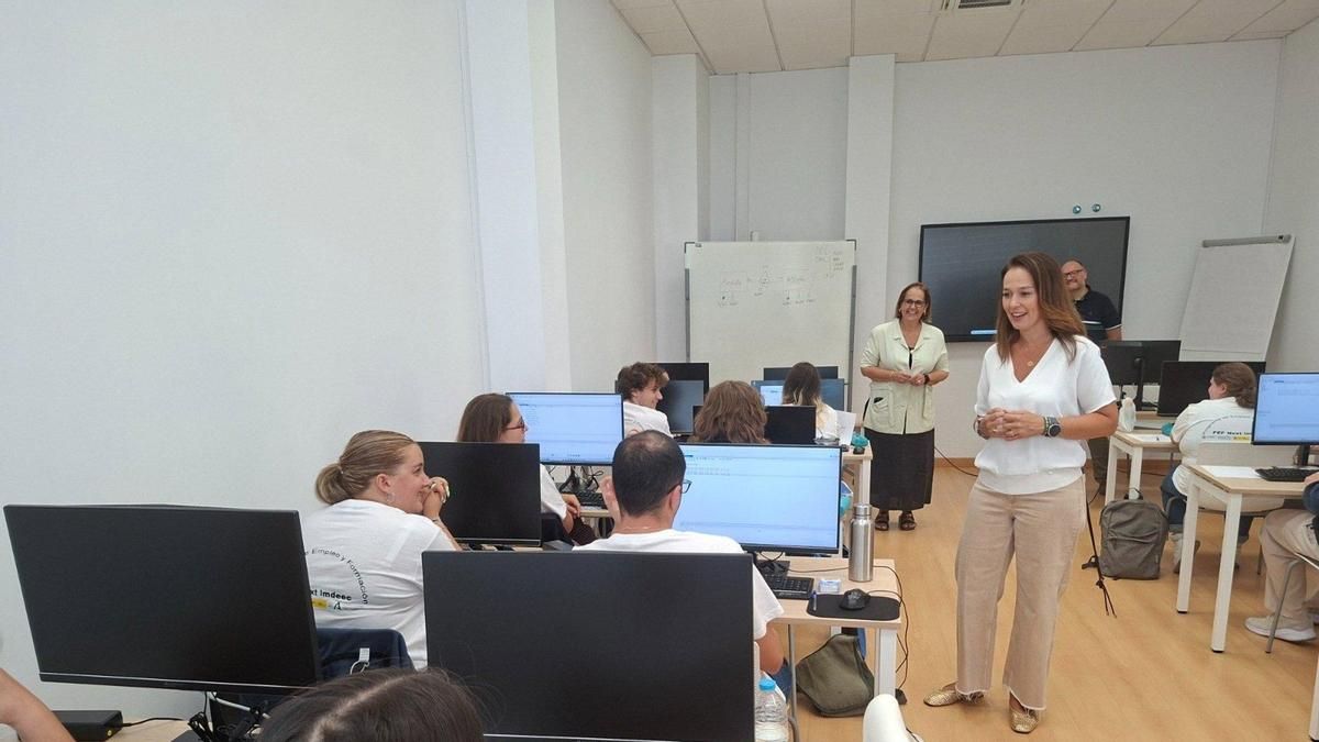 La Junta y el Ayuntamiento de Córdoba impulsan la formación y experiencia de 15 jóvenes para mejorar acceso al mercado laboral