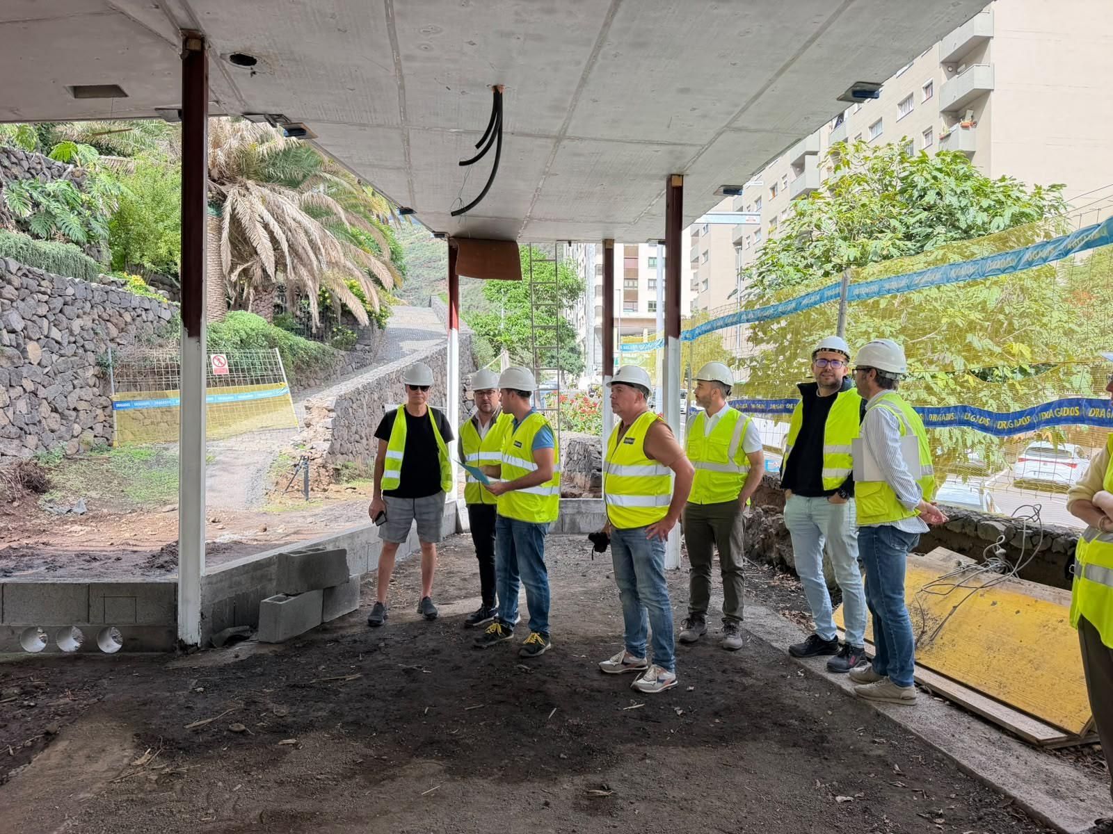 Las autoridades locales y el artista Luis Morera han visitado este miércoles las obras de la Quinta Verde.