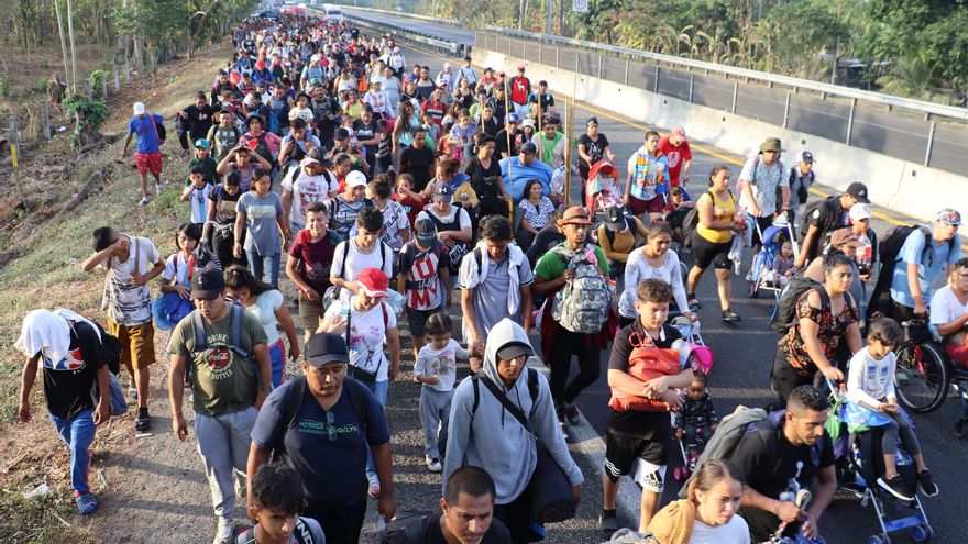 El 'Viacrucis migrante' pide libre tránsito para salir de la frontera sur de México