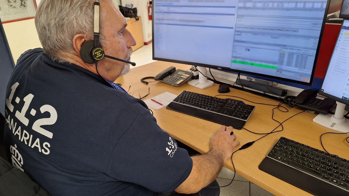 Trabajador del 1-1-2 en Canarias.