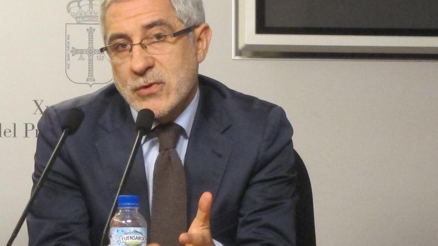 Llamazares insiste en que es un "error" la posible coalición con Podemos y defiende que IU debe preservarse