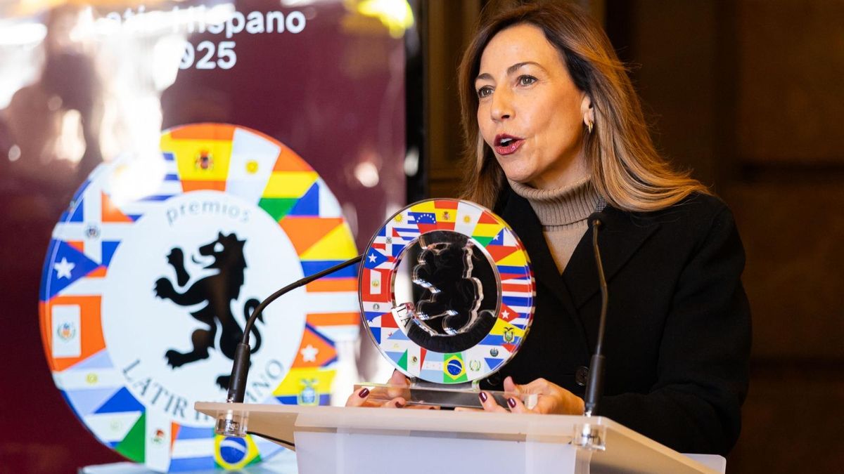 La alcaldesa de Zaragoza, Natalia Chueca, en el acto en el que ha dado a conocer los finalistas de los premios Latir Hispano.