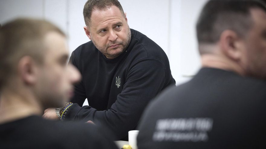 O braço direito de Zelensky, Andriy Yermak, renunciou depois que autoridades anticorrupção revistaram sua casa