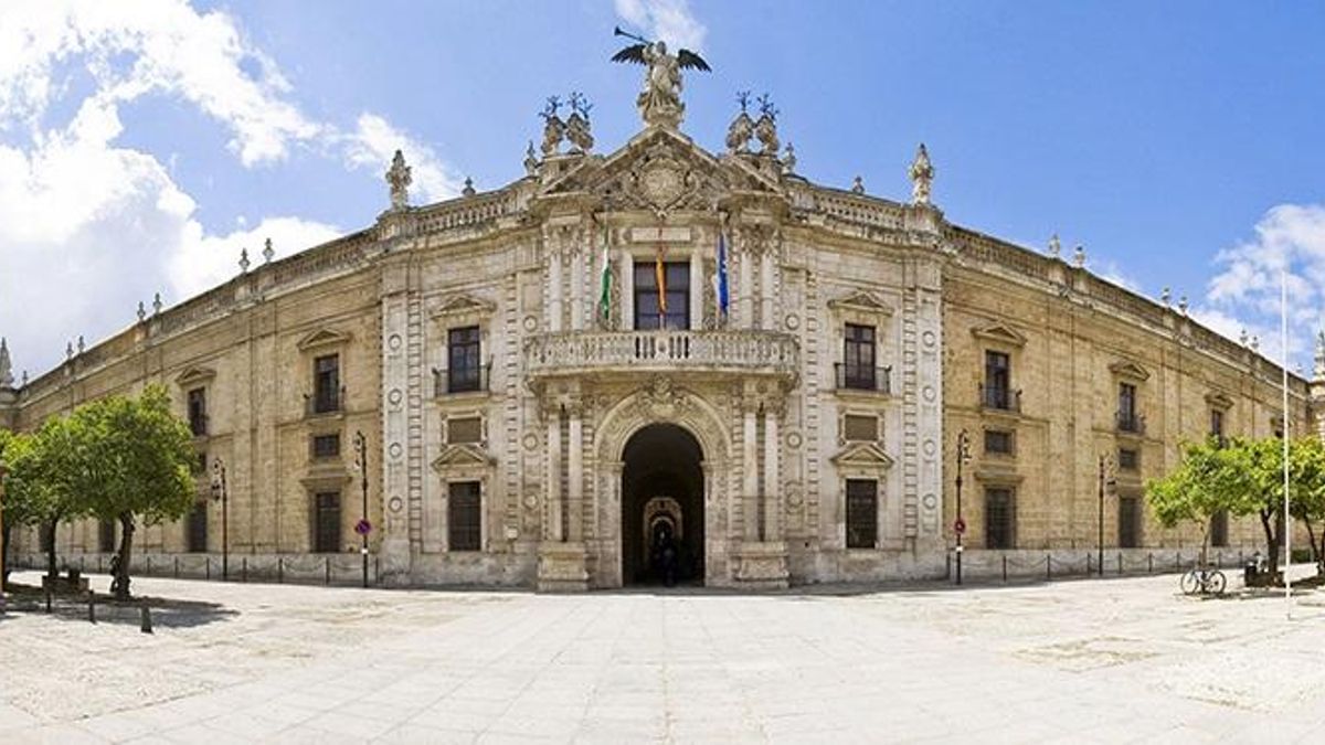 Archivo - Sede del Rectorado de la Universidad de Sevilla en la antigua Fábrica de Tabacos, en la calle San Fernando.