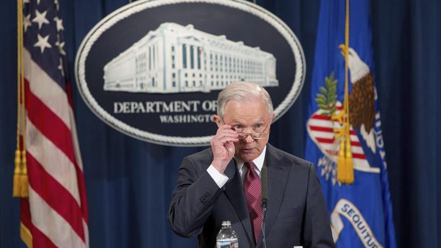 Juez de EE.UU. bloquea la suspensión federal de fondos a ciudades santuario