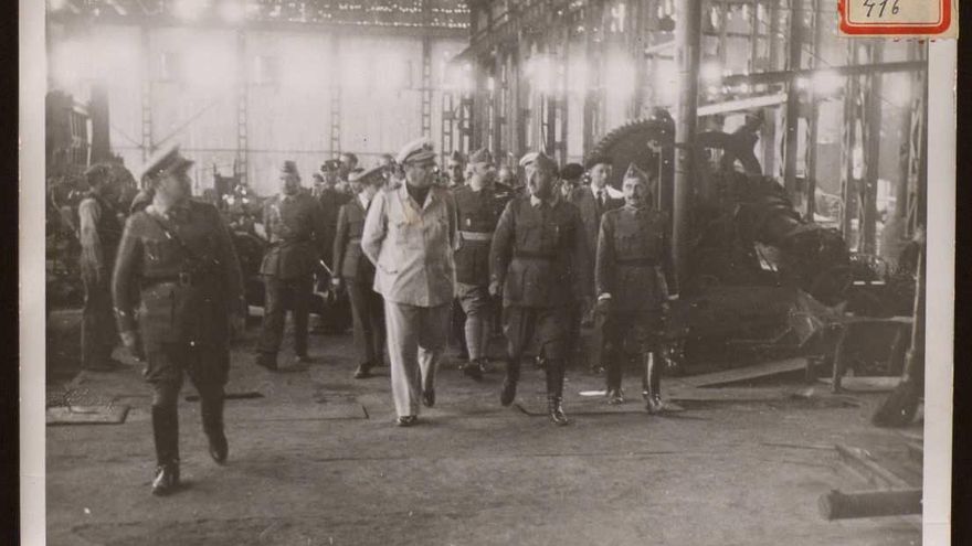 "Franco Visita la Constructora Naval de Reinosa".