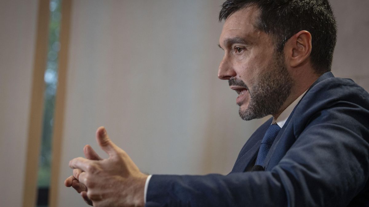 El ministro de Derechos Sociales, Pablo Bustinduy, en un momento de la entrevista.