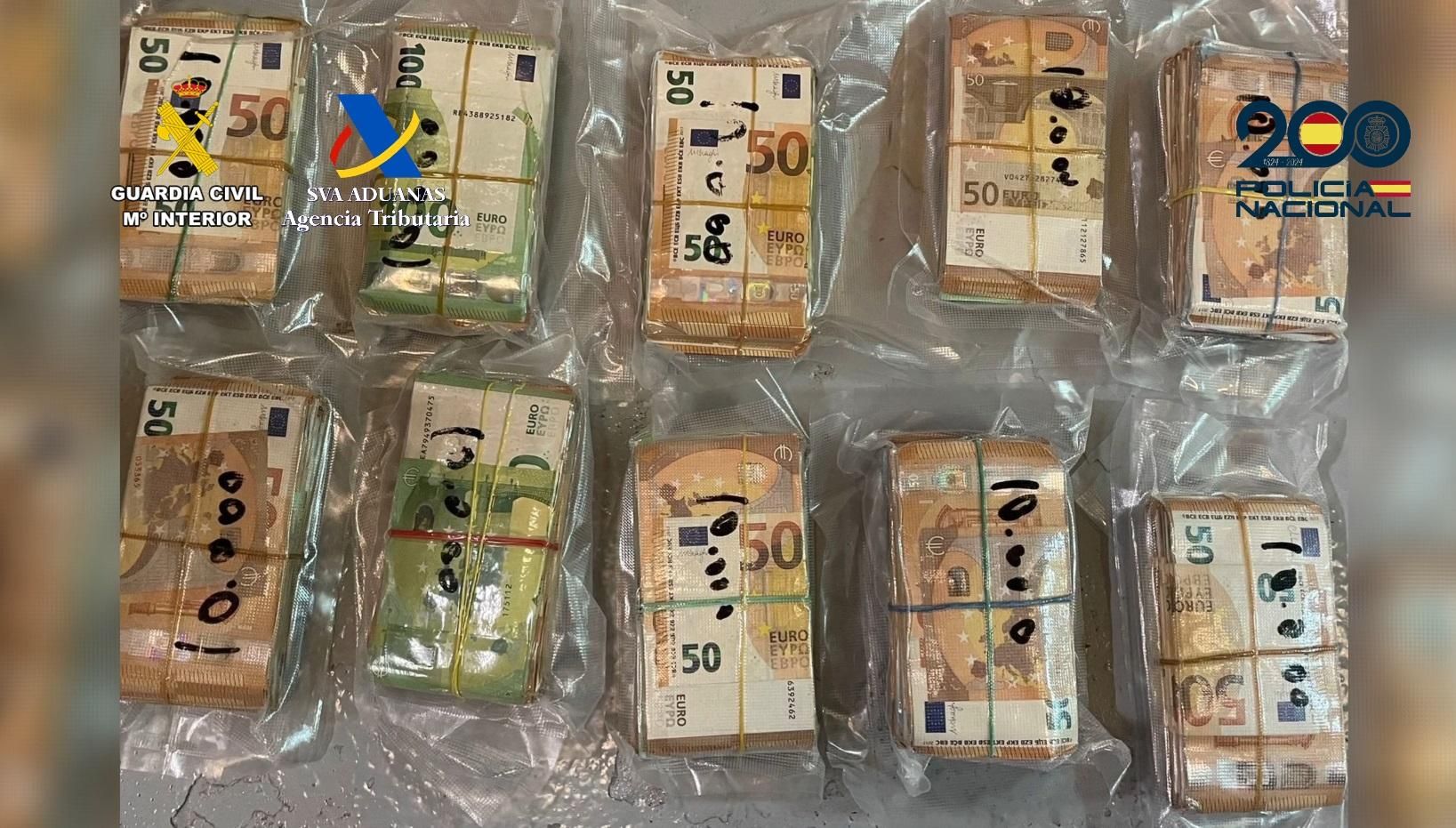 Dinero incautado durante la operación